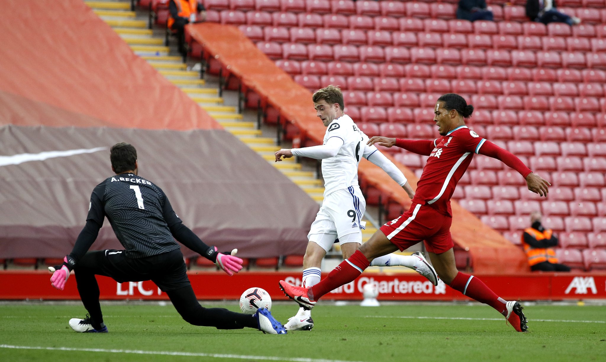 使得安菲尔 使得安菲尔